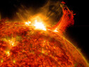 Un'eruzione solare (fonte: NASA/SDO) (ANSA)