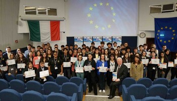 I vincitori del concorso europeo 'I giovani e le scienze' (fonte: FAST) (ANSA)