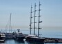 Il veliero Black Pearl in sosta tecnica a Genova
