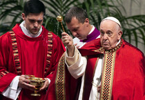 Il Papa in basilica vaticana, celebra la messa di Pentecoste (ANSA)