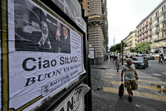 Berlusconi: a Napoli manifesti funebri, ciao Silvio