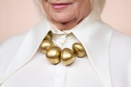 Oscars Nominees Luncheon: collana macro per Janty Yates costume designer