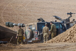 Israeli forces along the border with Gaza (ANSA)