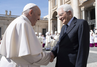 Pope presents Paul VI Prize to Mattarella (ANSA)