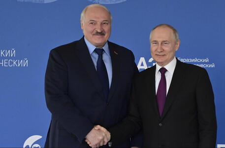 Il presidente bielorusso Alexander Lukashenko con il suo collega russo Vladimir Putin © EPA