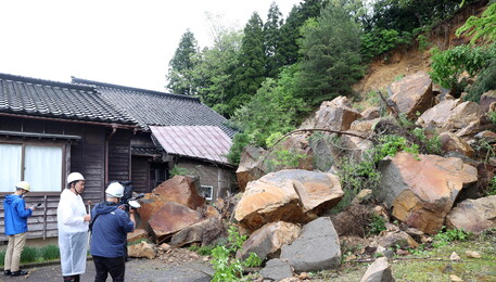 Una immagine d'archivio su uno dei terremoti più recenti in Giappone, a Suzu (ANSA)