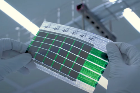 Realizzata al Mit una cella solare sottile come un foglio (fonte: Massachusetts Institute of Technology)