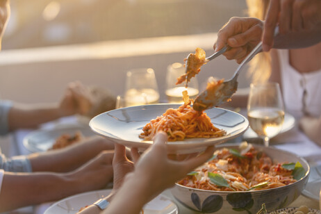 Spaghetti al sugo, tra i piatti di pasta più amati e perfetti per la condivisione foto iStock.