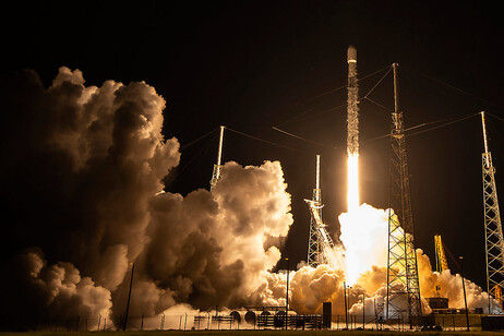 Il lancio dei 23 satelliti Starlink con un razzo Falcon 9 da Cape Canaveral, il 31 ottobre 2023 (fonte: SpaceX)