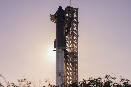 Il razzo Starship pronto al lancio (fonte: SpaceX)