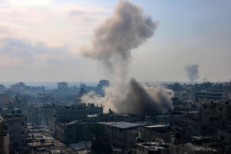 Israele, attacchi aerei contro obiettivi di Hamas a Gaz