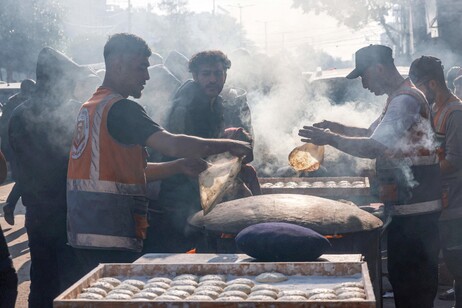 Il pane tradizionale preparato a Rafah