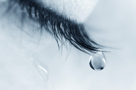 L'odore delle lacrime femminili rende gli uomini meno aggressivi (fonte Larysa Pashkevich, iStock)
