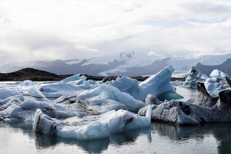 Lo scioglimenti delle calotte glaciali è tra i 5 punti critici di non ritorno per il clima (fonte: Pixabay)