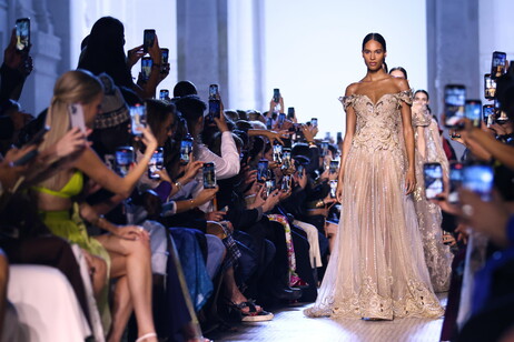 Elie Saab - Runway - Haute Couture Fall/Winter 2023/2024
