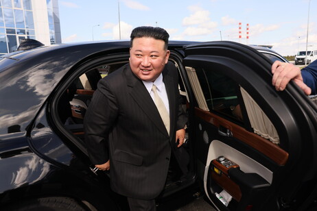 Corea del Nord, Putin regala a Kim un'auto made in Russia