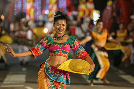 Navam Perahera - Annual Buddhist cultural pageant in Colombo