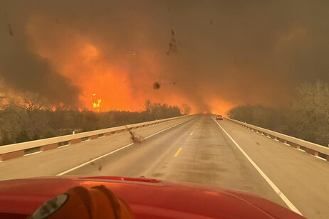 Incendio in Texas, il secondo più grande della sua stori