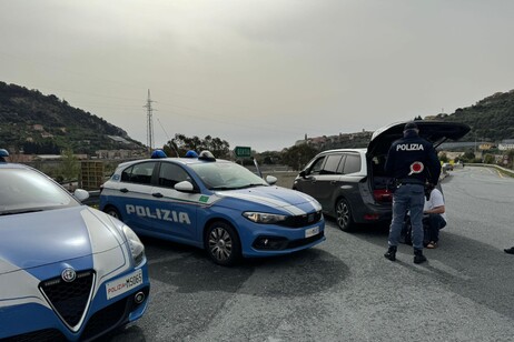 Controlli di polizia aumentati al confine tra Italia e Francia a Ventimiglia
