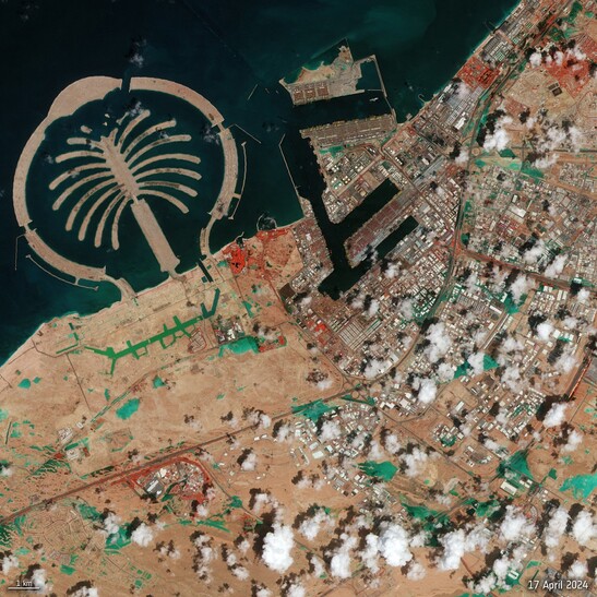 Gli allagamenti provocati dalle piogge torrenziali a Dubai (fonte: dati di Sentinel 2-Copernicus elaborati da Esa)