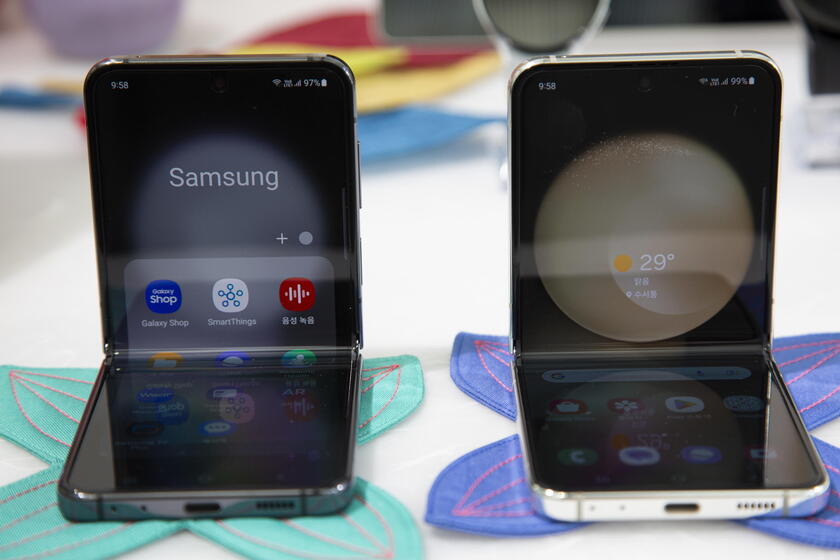 Samsung lancia nuovi smartphone pieghevoli Galaxy Z Fold 5 e Z Flip 5 © ANSA/EPA