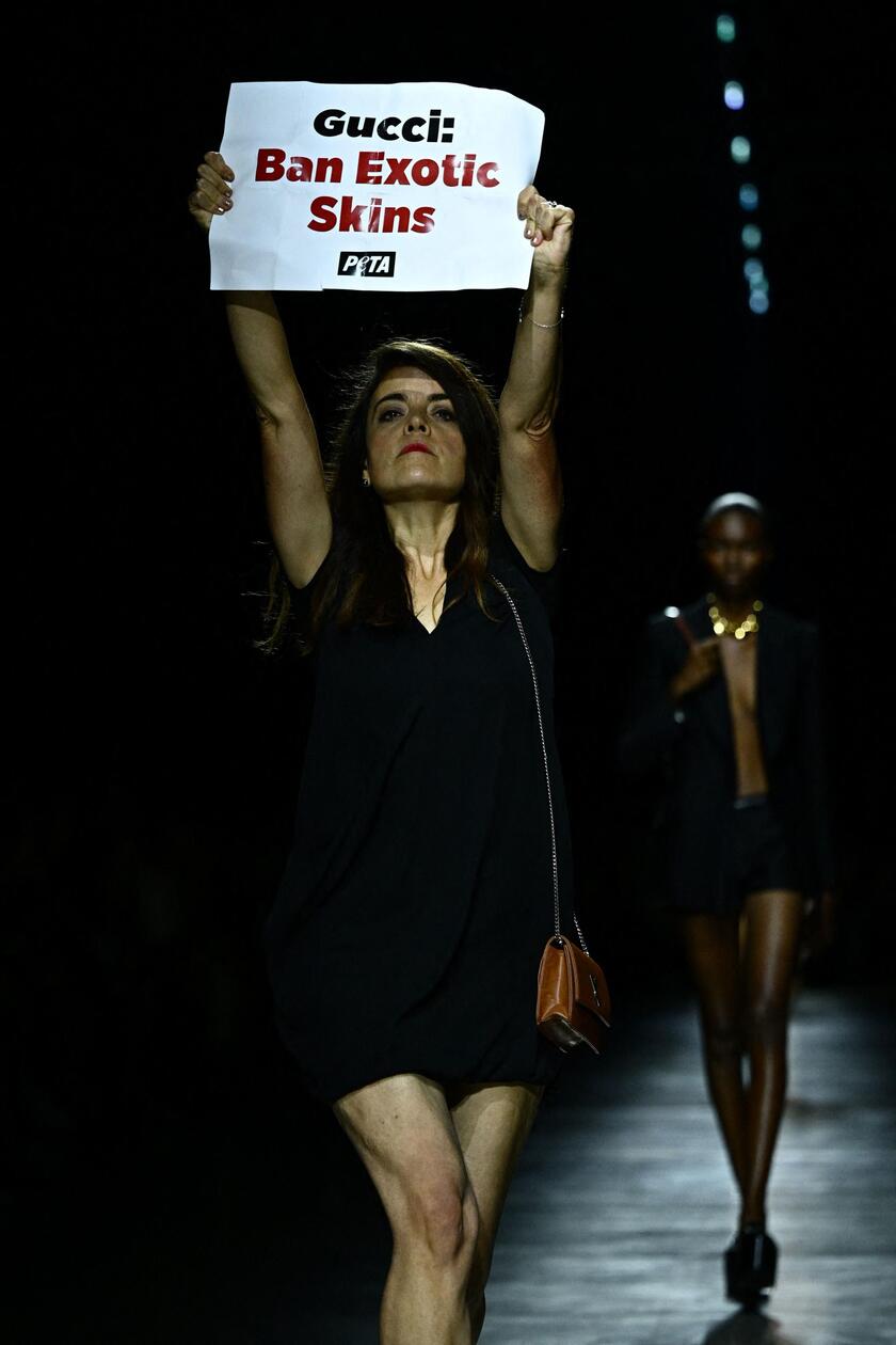 &gt;&gt;&gt;ANSA/De Sarno apre una pagina  'rosso ancora ' per Gucci © ANSA/AFP