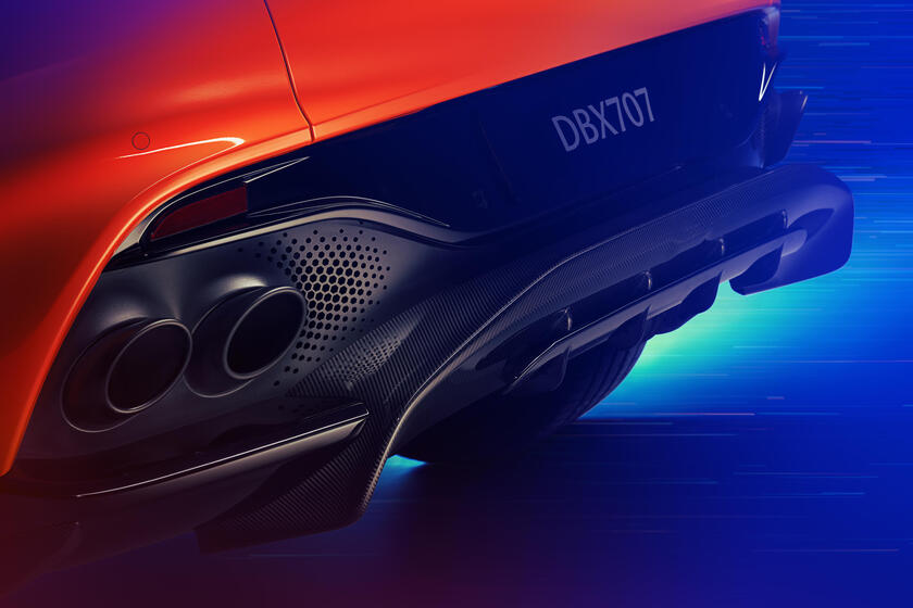 Aston Martin DBX707 si aggiorna tra tecnologia e design