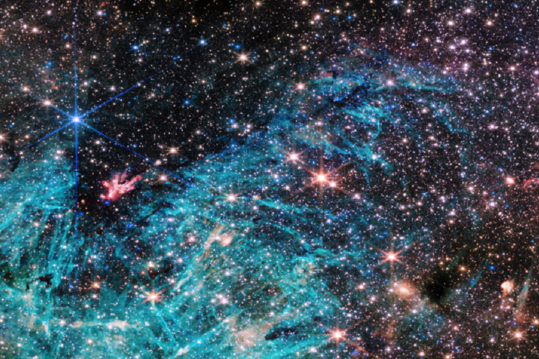 Particolare della zona al centro della Via Lattea chiamata Sagittarius C  (fonte: NASA, ESA, CSA, STScI e S. Crowe/University of Virginia) - RIPRODUZIONE RISERVATA