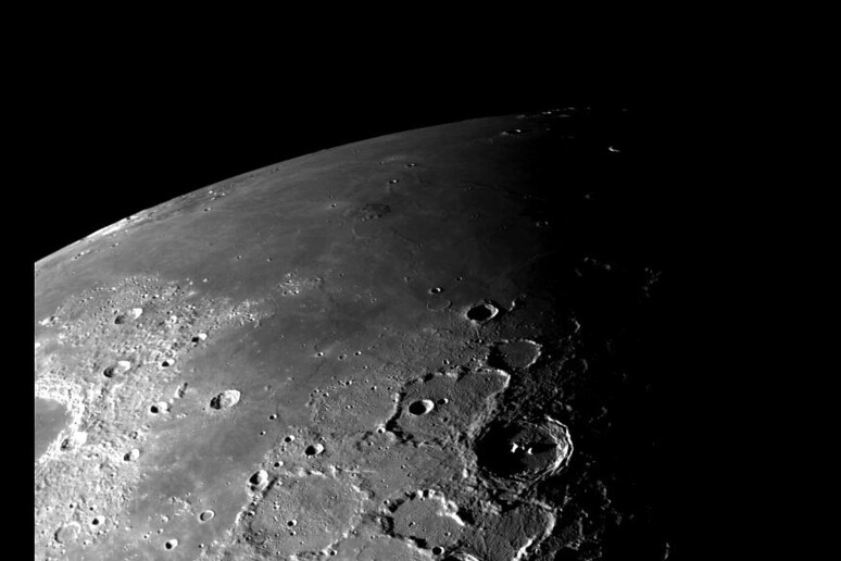 La corsa alla Luna minaccia molti siti di grande interesse scientifico, come i crateri che si trovano sul lato nascosto (fonte: NASA/JPL) - RIPRODUZIONE RISERVATA