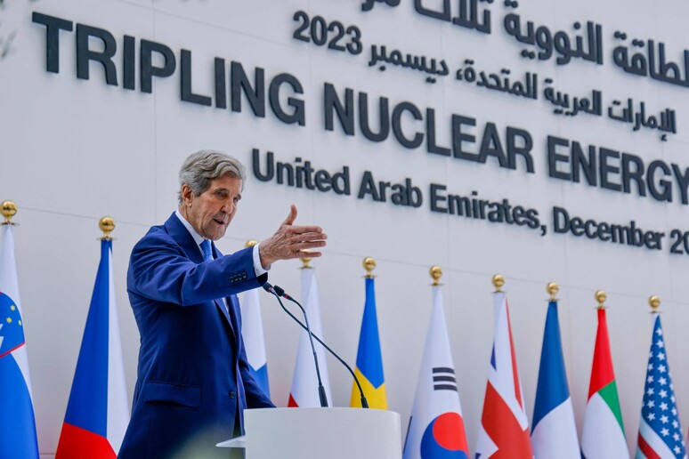 L 'inviato americano John Kerry, presentando l 'iniziativa a Dubai © ANSA/AFP