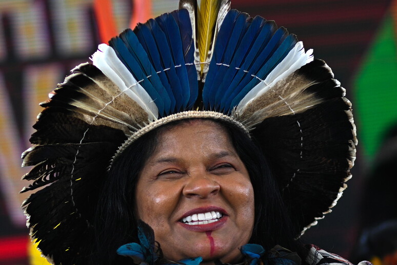 La ministra brasiliani per i Popoli Indigeni, Sonia Guajajara © ANSA/EPA