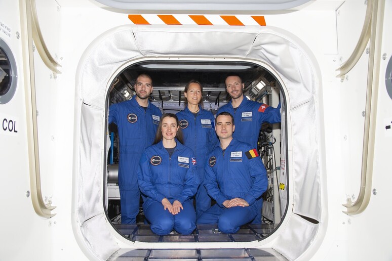 I cinque candidati astronauti dell 'Agenzia Spaziale Europea (fonte: ESA - P. Sebirot) - RIPRODUZIONE RISERVATA