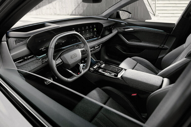Audi Q6 e-Tron, la vera novità è l 'abitacolo Human Centric - RIPRODUZIONE RISERVATA