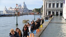 Venice to ban big tourist groups, loudspeakers (4)
