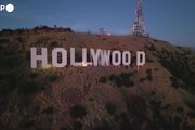 La scritta Hollywood festeggia i cento anni, e torna ad illuminarsi