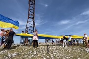 Ucraina, scalata sul monte San Vicino: 'Restituite i bimbi rapiti'