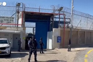 Israele, prigionieri palestinesi vengono trasferiti da prigione di Damon (ANSA)