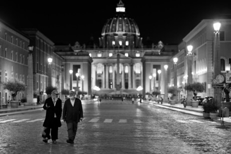 Roma Santa e Dannata è il documentario di Roberto D'Agostino e Marco Giusti, regia di Daniele Ciprì