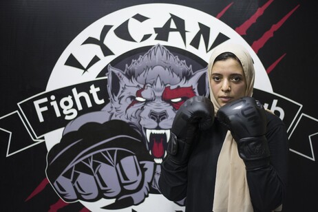 Una ragazza egiziana impara a difendersi a un corso di Arti marziali a Giza