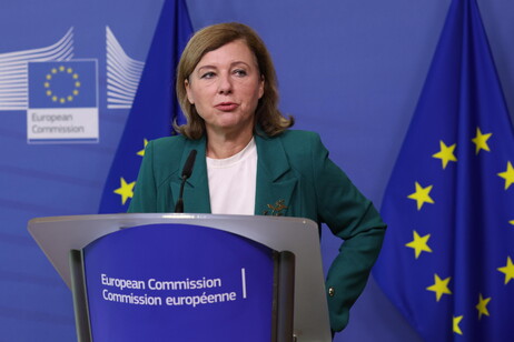 EU Commission Presser on Online platforms