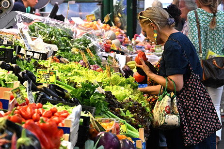 Coldiretti: inflazione pesa, serve prezzo minimo frutta e verdure