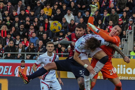 Soccer: Cagliari creep above drop zone with win over Bologna (3)