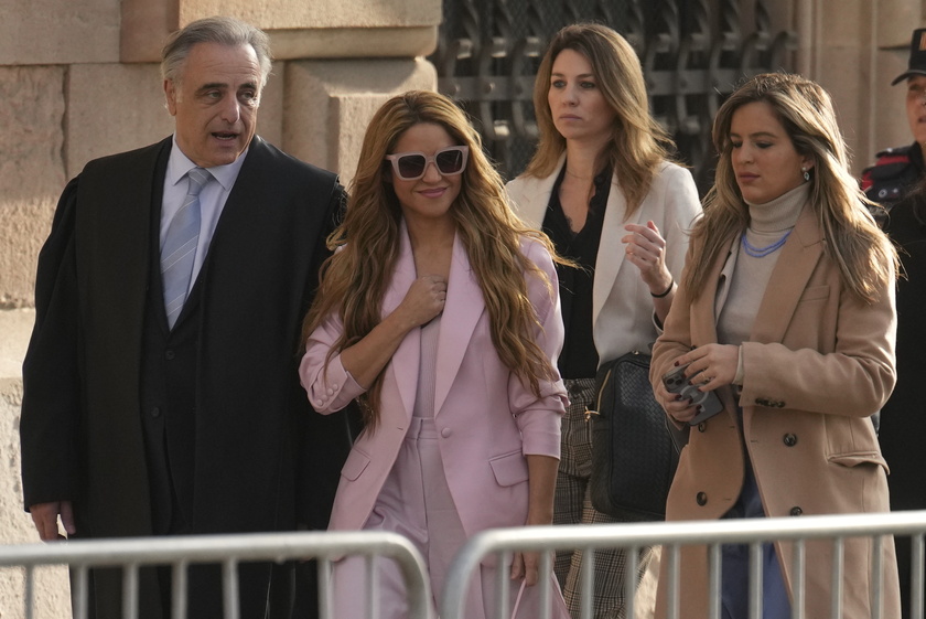 First day of Shakira 's tax fraud trial in Spain - RIPRODUZIONE RISERVATA