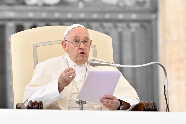 il papa, includere i disabili fa diventare la società più umana © ANSA/ANSA/ALESSANDRO DI MEO