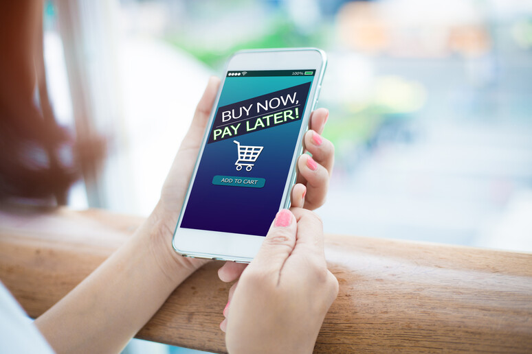 BNPL Buy now pay later online shopping foto iStock. - RIPRODUZIONE RISERVATA