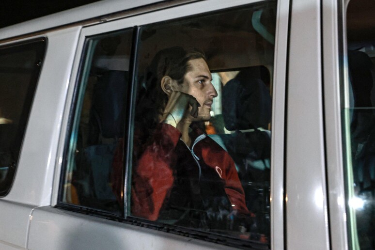 Roni Kriboi dopo il rilascio © ANSA/AFP
