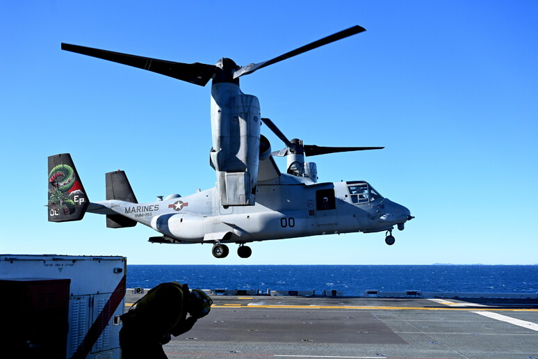 Un velivolo Osprey, come quello precipitato al largo del Giappone © ANSA/EPA