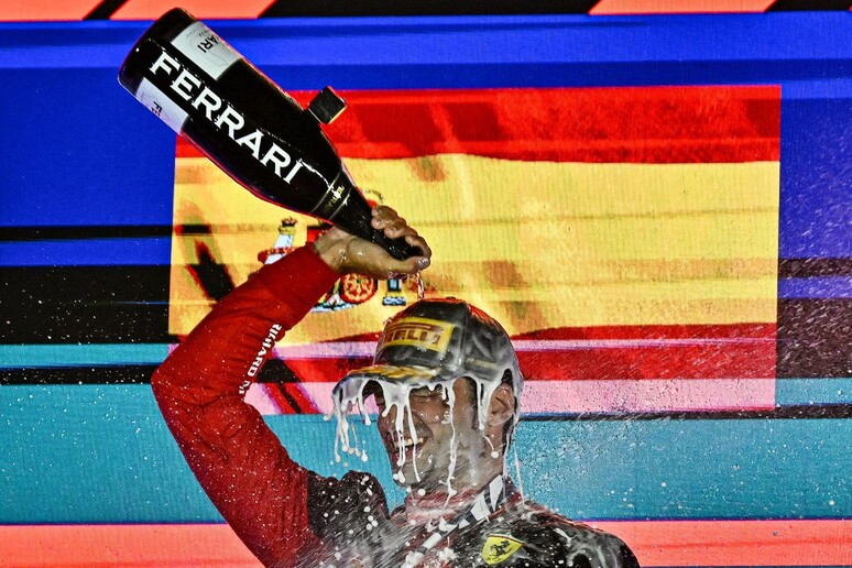 F1: Sainz vince a Singapore, primo successo Ferrari © ANSA/AFP